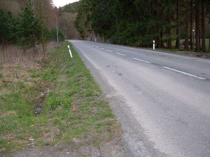 2b.JPG - Kritick� �sek silnice Chval�ov-Tes�k